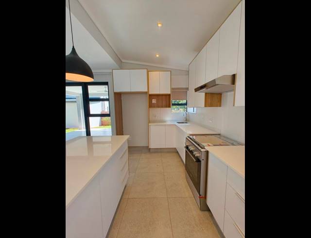 3 BEDROOM PROPERTY TO RENT IN MENLO PARK